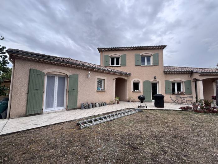 Maison individuelle rénovée par Cabesos & Fils dans la Drôme, vue extérieure – Cabesos & Fils